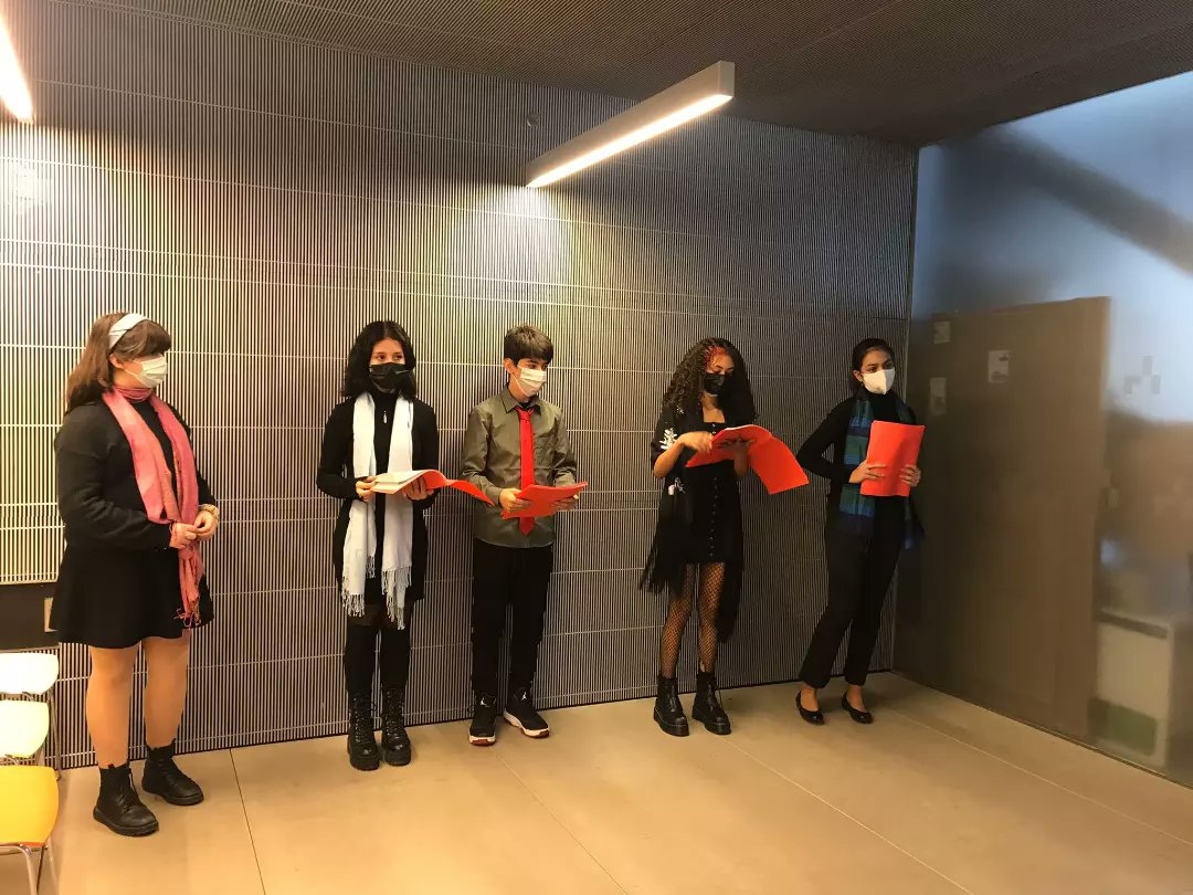 iesginer_org's tweet photo. Alumnos de ESO y Bachillerato han participado este miércoles 23 de marzo en el IX Concurso de Lectura en Voz Alta que organiza anualmente la Casa del Lector.
Todos los estudiantes han realizado su intervención con gran aplomo y profesionalidad. Enhorabuena a los participantes. https://t.co/CtUcUNt2vN