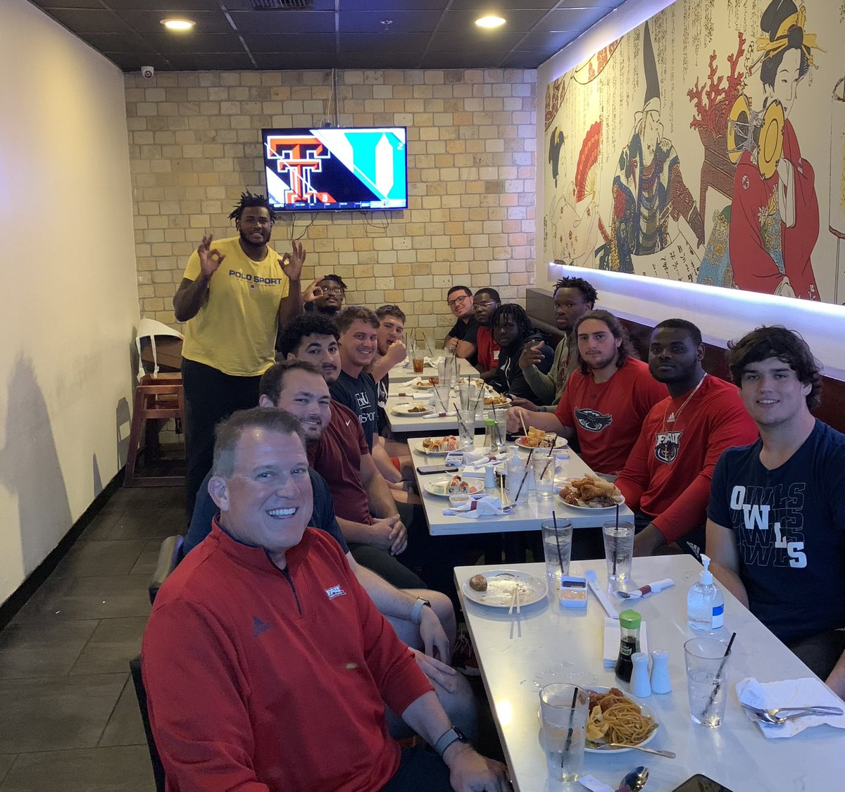 Offensive line night at the Ichiyami Buffet and sushi 🦉 the “Big” owls are eating well tonight. Come see them in action on  April 9th at the spring game.