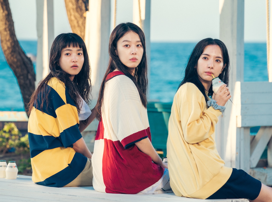 netflix's tweet photo. 5 reasons to watch Twenty Five Twenty One:

1. Simping over Nam Joo-Hyuk &amp; Kim Tae-ri
2. Their friend group is so wholesome
3. Major 90s nostalgia
4. Comfort k-drama vibes
5. BTS’s Jungkook &amp; Gong Yoo are watching it! https://t.co/W7yMhtuYKJ