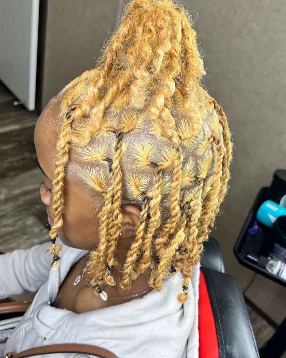DeyonceDesireee's tweet photo. You see me 🥰

Hair: Lela Singleton Loc Goat! 
Color:ME 
4Months🧡 https://t.co/aJXFuWZ4wl