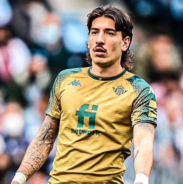 Bellerin
🗣“Ini sangat rumit bahwa nyataannya kita memang lebih tertarik pd perang di Ukraina ini daripada yg lain. Perang di Palestina telah dibungkam, di Yaman, di Irak juga. Rusia dikeluarkan dari World Cup, Negara-negara lain telah melakukan hal yg sama selama bertahun-tahun”
