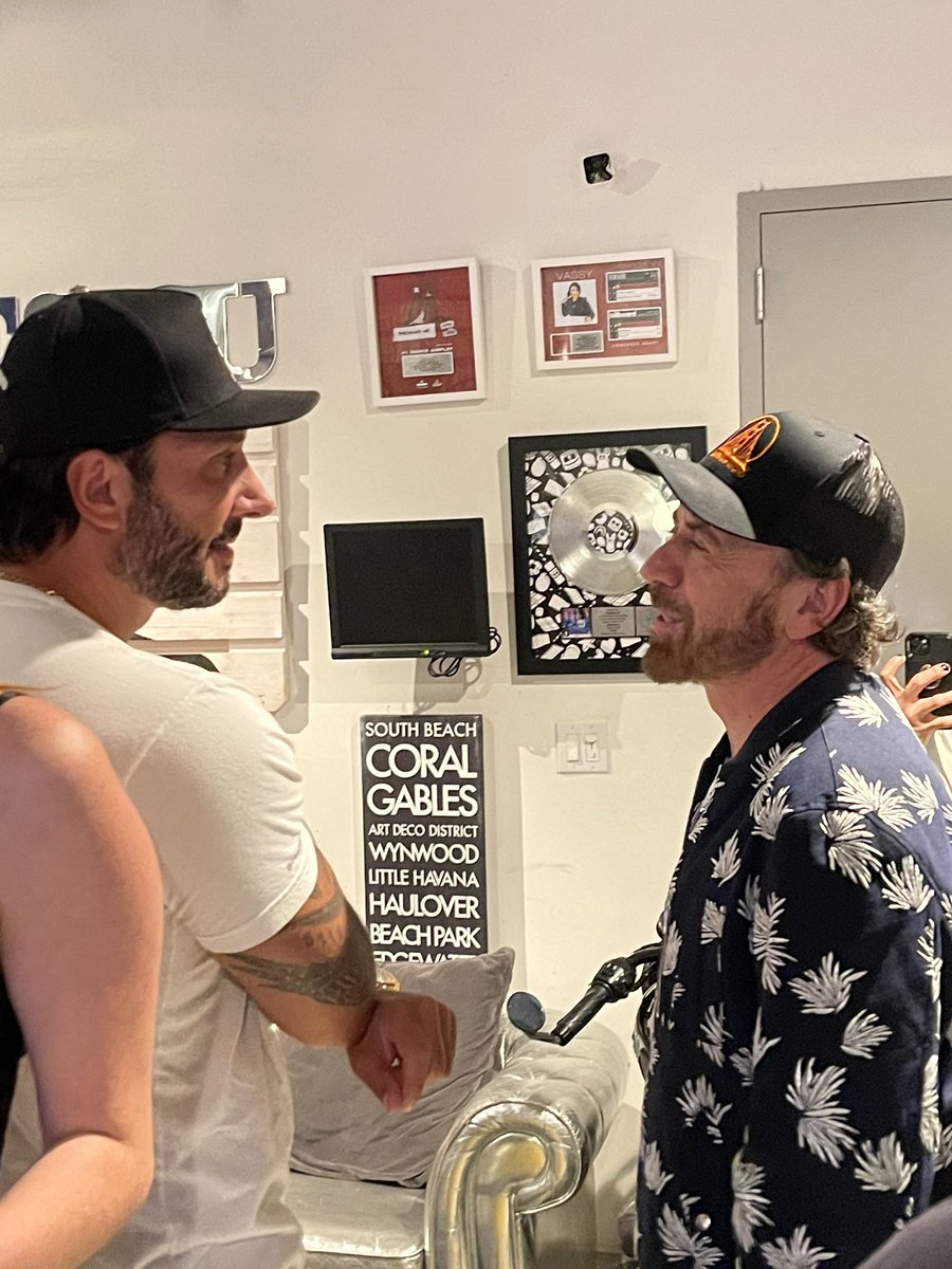 mazzolimarco's tweet image. Ieri sera: Apertura del Miami Music Week, festa privata di @revolution935fm sul tetto della radio!🙌🙌🙌🙌
#cedric #benassi #dasilva #meduza #ps1 #cfast