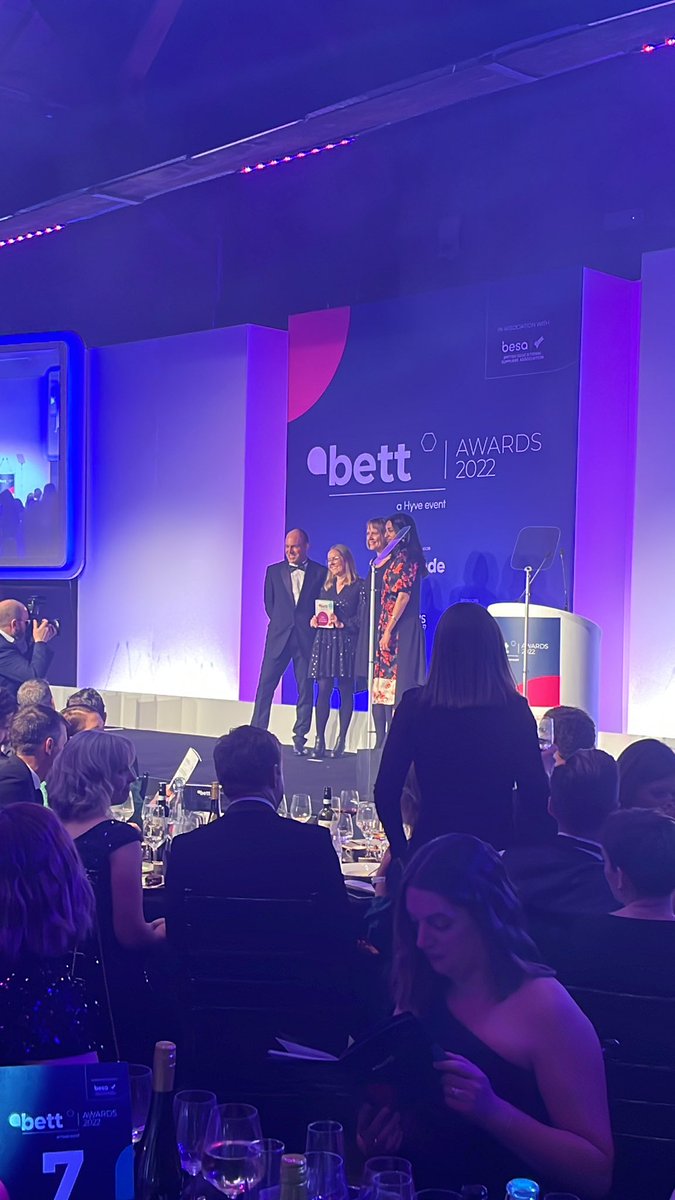 Bett_show's tweet photo. Many congratulations to @Leanlibrary Lean Library Futures for their #BettAwards2022 for Higher Education β Digital Learning Product. #EdTech https://t.co/Lt7NzL3oDX