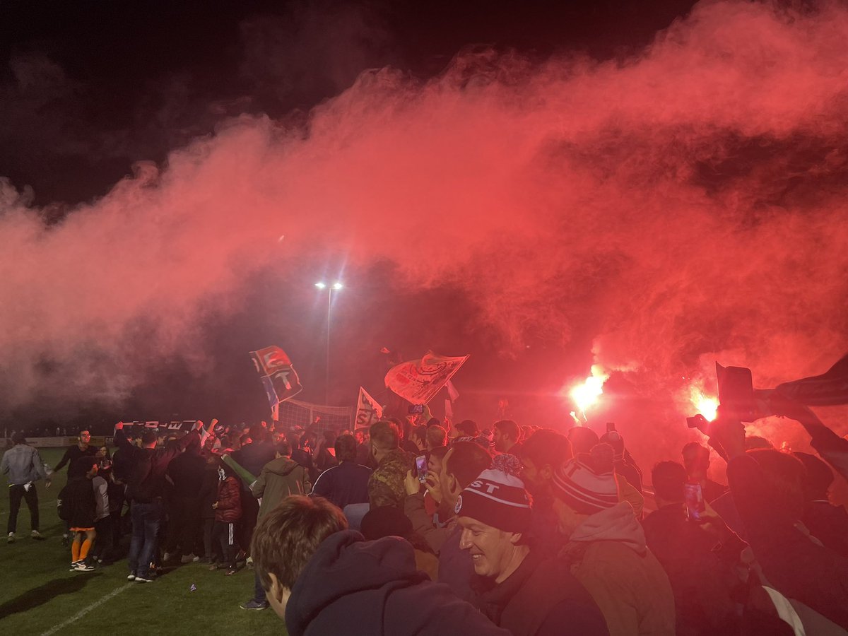 andymycock1's tweet photo. #West are going up! What a team! @nwcfl League Division 1 South champions! Great season, roll on Saturday! @WD_CFC #quinoa #humous #krombacher #SCENES https://t.co/owIK0Ww11l