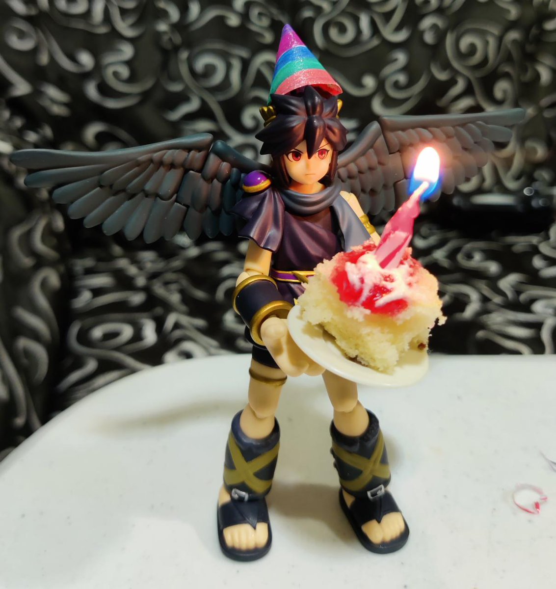 MegamiDamy's tweet photo. i HAD TO celebrate his birthday in a really great way, and so i did, look at this big boy, 10 years already, so proud of him look at him gooo 🥺💖💖💖💖✨
#KIU #DarkPit #KidIcarusUprising #10yearsofUprising https://t.co/ZBqTiBPWiV