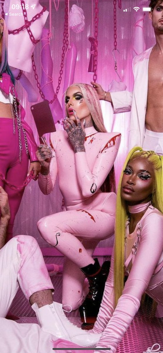 PurpleAussieTTV's tweet photo. @dropdeadlewis @JeffreeStar Looks like a mirror! 🥰 https://t.co/krRCIdpgaA
