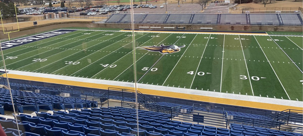 FlomHudson's tweet photo. Thank you @AugieFB for having me out for a Junior Day Visit! I really enjoyed what I heard and saw about the program! Special thanks to @Coach_Enderson. @CoachSipple @CoachOJ_ #augies https://t.co/vhoUdYxUr5