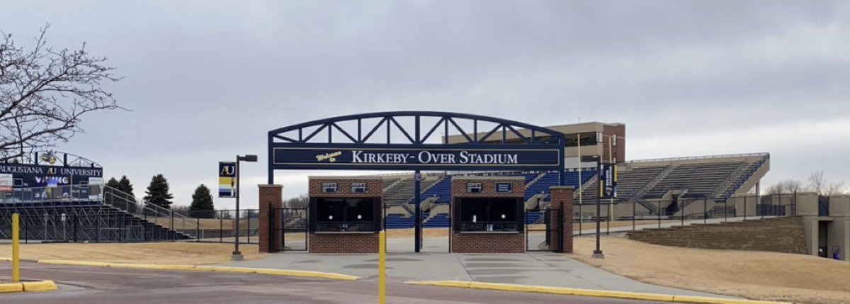 FlomHudson's tweet photo. Thank you @AugieFB for having me out for a Junior Day Visit! I really enjoyed what I heard and saw about the program! Special thanks to @Coach_Enderson. @CoachSipple @CoachOJ_ #augies https://t.co/vhoUdYxUr5
