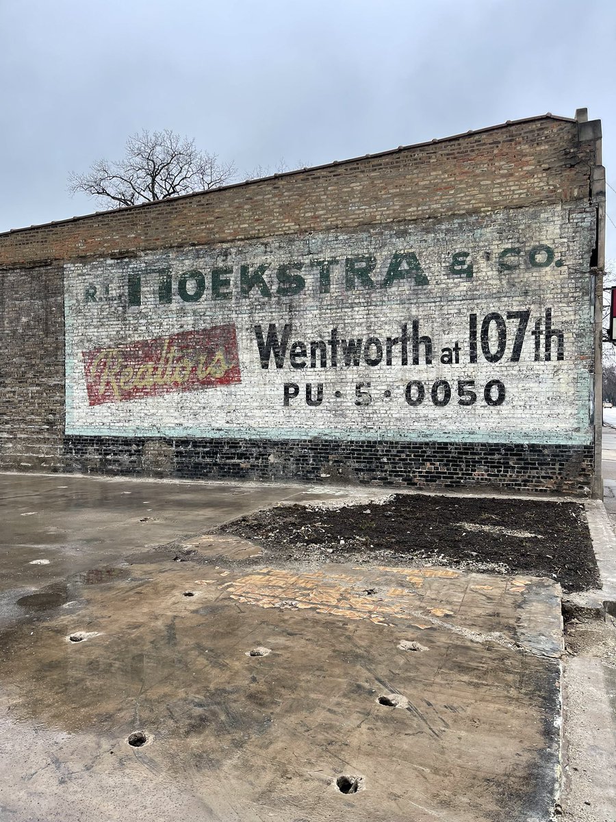 6figga_dilla's tweet photo. I was in Roseland today &amp; I saw this #ghostad. The Hoekstra family has deep Roseland roots. Like many early Roseland families they’re from Holland (hence South Holland.) “R.L.” is for Richard L. and Rich had a great life. He really never left his neighborhood. That’s dope 💯 https://t.co/KyIzsOugOQ