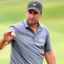 Daniel_Rapaport's tweet photo. Bryson DeChambeau is 28, former US Am/US Open champ, jacked, longest guy on tour, content machine.

Richard Bland is 49, wore his home club’s hat while leading the US Open, grey stubble, needed 478 starts to win in Europe.

They played a match today. Tied. Golf stays undefeated. https://t.co/GTO6LqiBD1