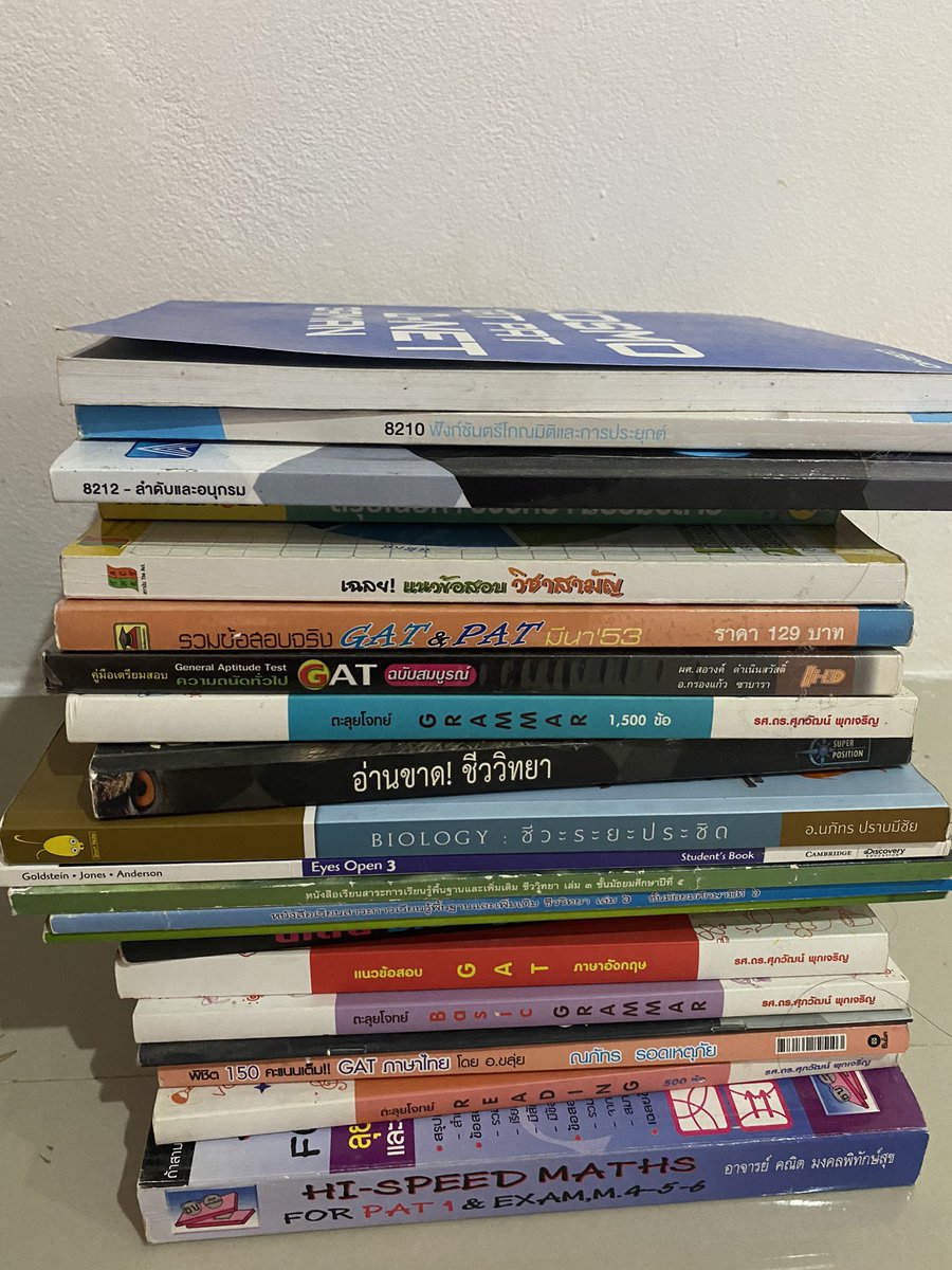 myyyyybb's tweet photo. มีหนังสือมาปล่อยค่ะ จบมา1ปีแล้วพึ่งได้กลับมาเคลียร์ห้อง มีใครสนใจเมนชั่นไว้รอได้เลยนะคะ ตอนเย็นๆจะมาลงให้ค่ะ 🥺🙏🏻#หนังสือเตรียมสอบเข้ามหาลัย #หนังสือเตรียมสอบมือสอง #หนังสือเตรียมสอบราคาถูก #หนังสือเตรียมสอบมือสองสภาพดี https://t.co/xQkTpUTsy2