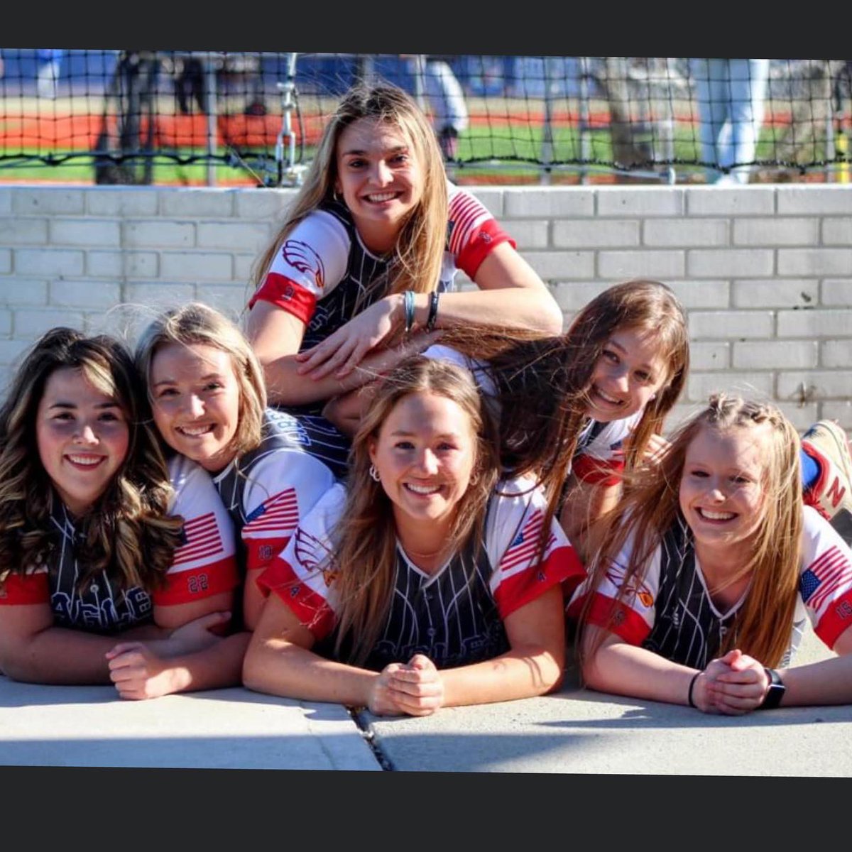 lbhs_softball's tweet photo. Our 2022 Seniors. Go get girls!! https://t.co/NO0q9bQwty