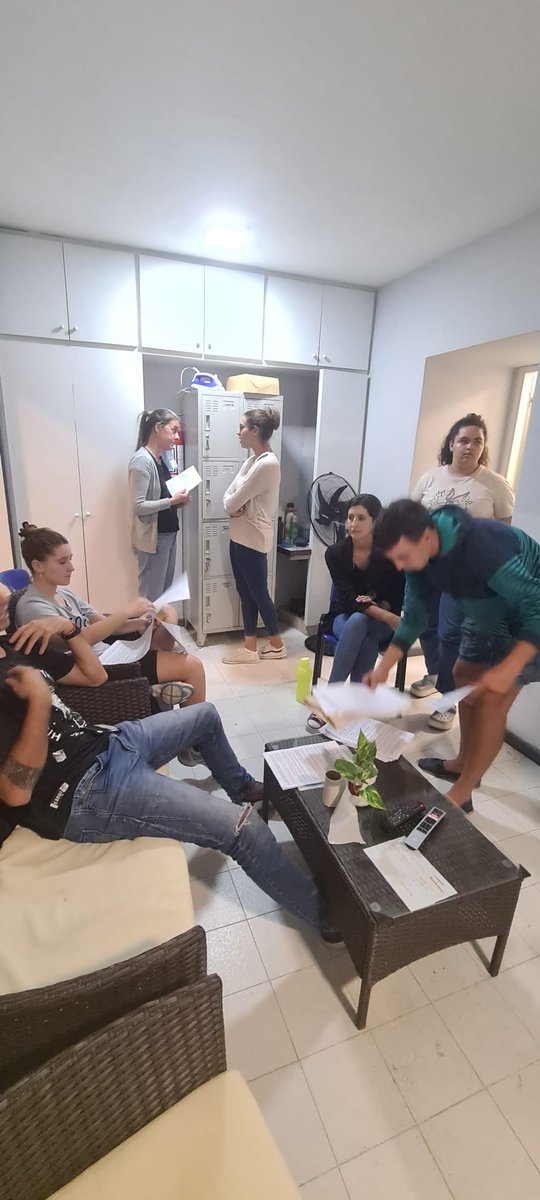 Reunión de bienvenida con jóvenes de los Hogares en Montevideo. Instancia de intercambio con estudiantes que provienen de todo el departamento: ciudad e interior. Gran programa y herramienta de apoyo a la educación con fuerte contenido descentralizador.