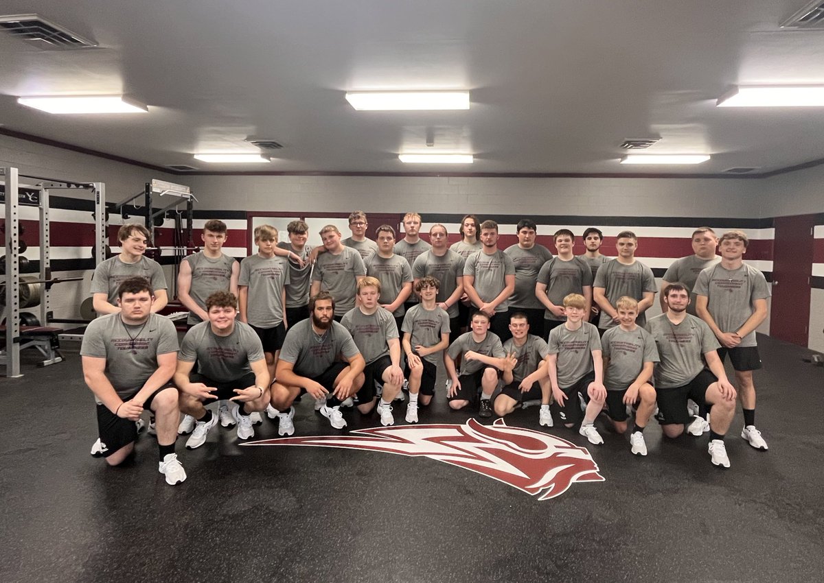 VintonCountyFB's tweet photo. I love this team! They were excited about their new gear! Everybody looks the same, everyone is the same, nobody more important than the other! It’s about the team, THE TEAM, THE TEAM, THE TEAM! Nobody is bigger than the program!!!!
#wearevc #vctough https://t.co/6Joous3u4b