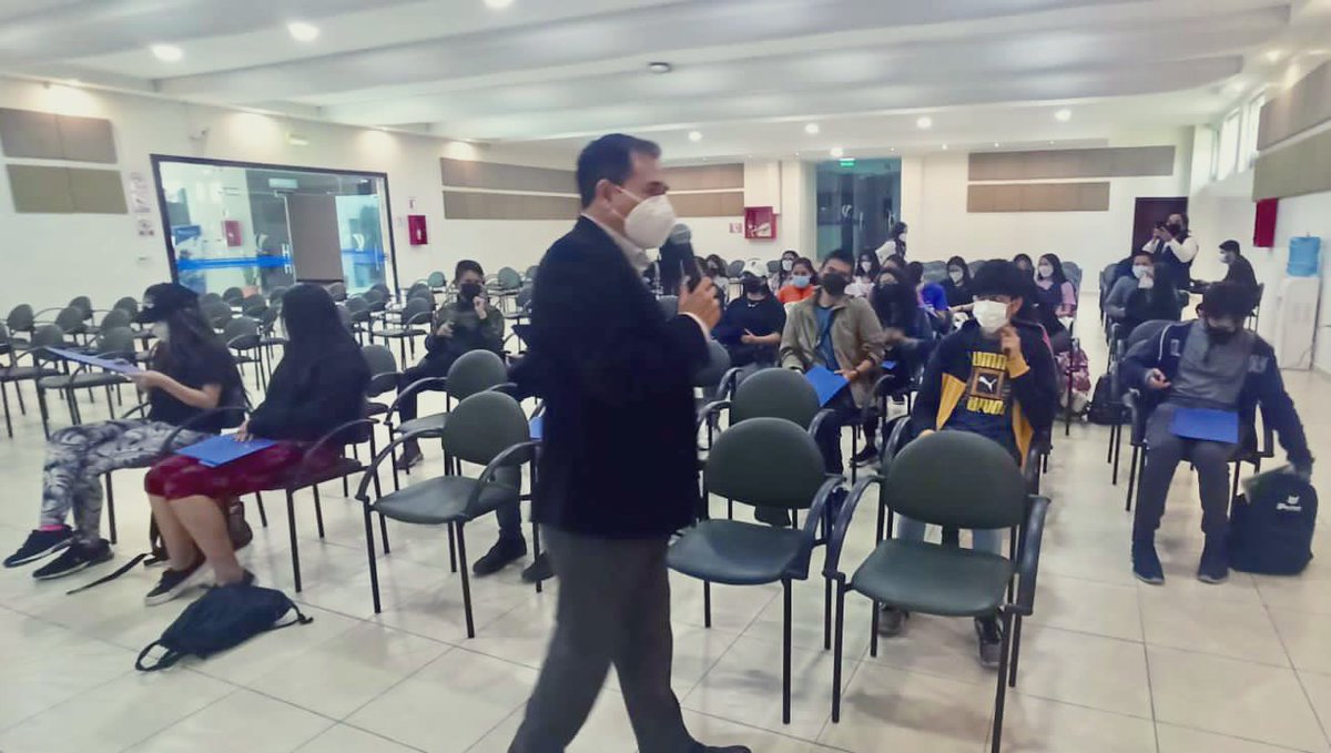 Uni_Indoamerica's tweet image. 🗣|Segundo día del “#ColorFest 2.0. Un tour en la U”, con la #masterclass: “Cómo iniciar en #Youtube, y cómo lograr presencia/resultados en #RedesSociales”. Ing. Carlos Aguayza explica qué es la #AnimaciónDigital y los programas que se emplean🤩.

#NacisteParaTriunfar💪 
#Diseño