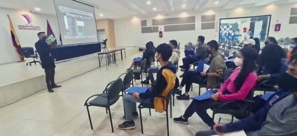 Uni_Indoamerica's tweet image. 🗣|Segundo día del “#ColorFest 2.0. Un tour en la U”, con la #masterclass: “Cómo iniciar en #Youtube, y cómo lograr presencia/resultados en #RedesSociales”. Ing. Carlos Aguayza explica qué es la #AnimaciónDigital y los programas que se emplean🤩.

#NacisteParaTriunfar💪 
#Diseño