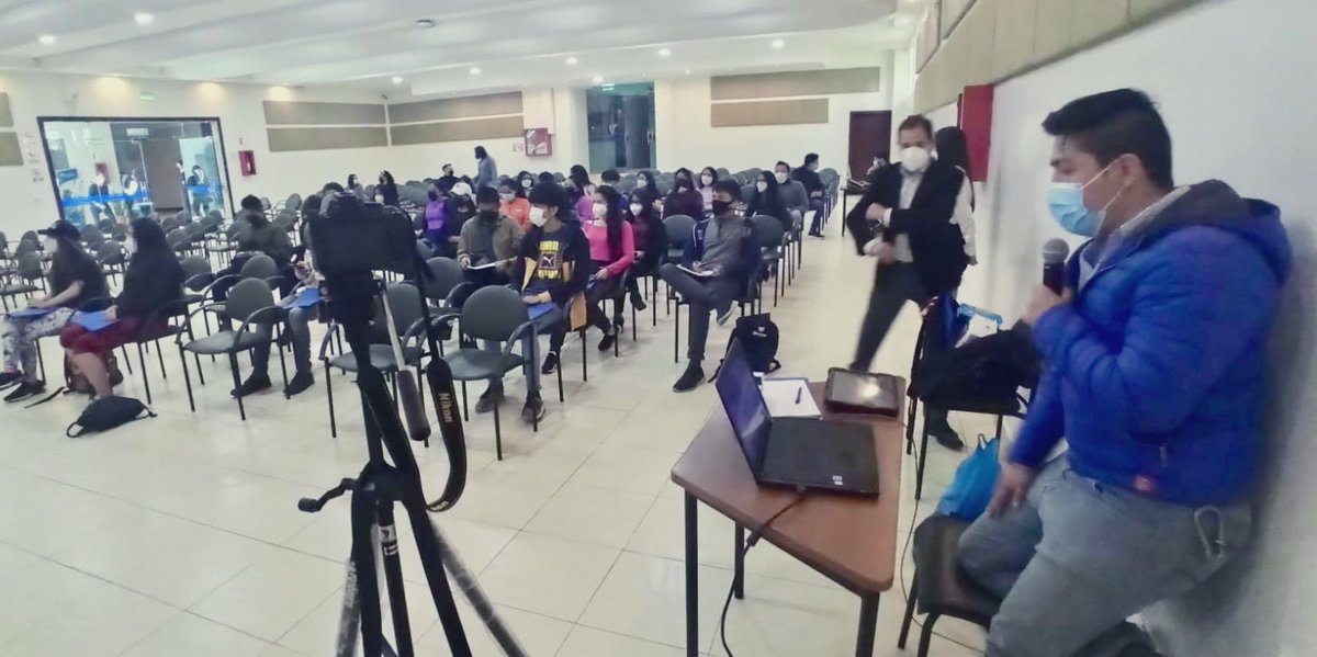 Uni_Indoamerica's tweet image. 🗣|Segundo día del “#ColorFest 2.0. Un tour en la U”, con la #masterclass: “Cómo iniciar en #Youtube, y cómo lograr presencia/resultados en #RedesSociales”. Ing. Carlos Aguayza explica qué es la #AnimaciónDigital y los programas que se emplean🤩.

#NacisteParaTriunfar💪 
#Diseño