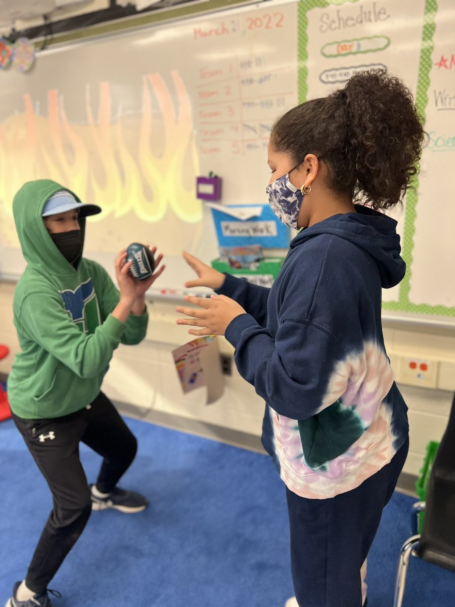 marra_tara's tweet photo. Such a fun morning meeting! I think the kids have a favorite activity now! 🔥🥔@JillLech @LISShines Loved seeing all these big smiles! 😀 https://t.co/uLeBbugoKd