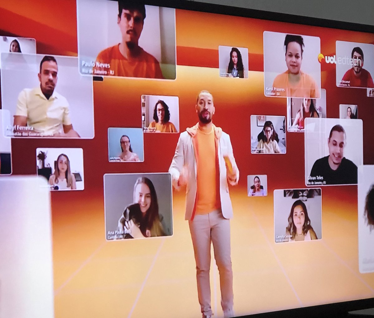 hiagomarcos's tweet photo. Mais um comercial do Gil. E ainda tem gente que ousa dizer que ele tá flopado! Kkkkkk #PasseiDireto #Uol #UolEdtech https://t.co/rAWydPNzJg