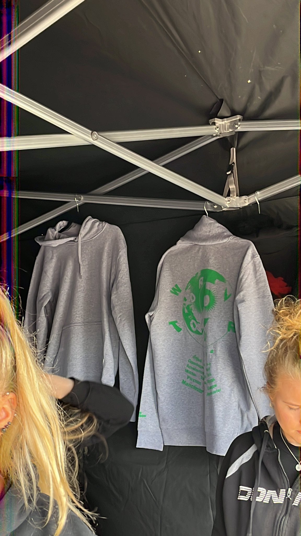LTSTREAM91 on X: 📸 Official Louis Tomlinson merch for tonight's show  #FITFWTUncasville! — taylrsbabe  / X