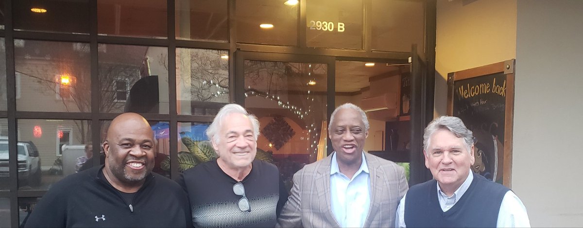 TheCaptain_03's tweet photo. Nothing beats having dinner with former @GamecockMBB Hoopers..And a pretty humbling moment to finally meet Gamecock Great/Former NBA First Rounder #SkipHarlicka , who just moved back to Columbia after 30 yrs..A ton of funny stories #CaseyManning #DennisPowell #Gamecocks https://t.co/U6kXJivb6S