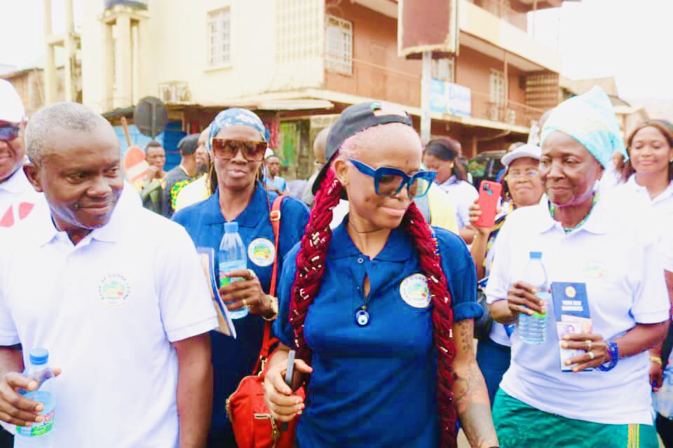 iam_FantaceeWiz's tweet photo. New Money Same Value “Ambassador” Bank Of Sierra Leone, can’t wait to share the song we did with you all. This was a fun filled rally with the Bank Governor and his team. #NewMoneySameValue #BankOfSierraLeone #SaloneTwitter 

🧘🏽‍♀️📿🧿

#thatgirlfromkabala

#badenya https://t.co/FLGgfETXeC
