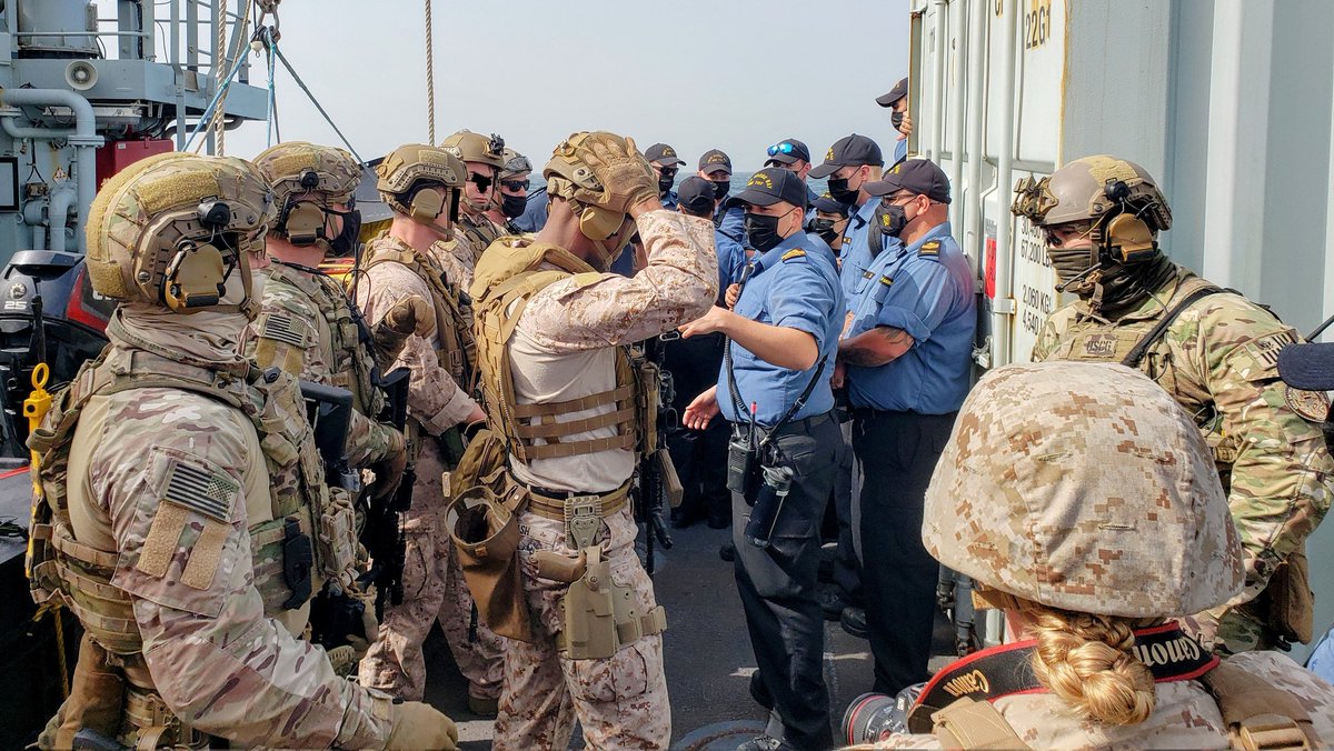 Always great to work with our #USN, #USMC, and #USCG cousins - especially so far from home.

This Cooperative Deployment off the coast of West Africa was an excellent cross-training opportunity for #HMCSMoncton, #HMCSGooseBay, and #USSHershelWoodyWilliams.

#OpPROJECTION22