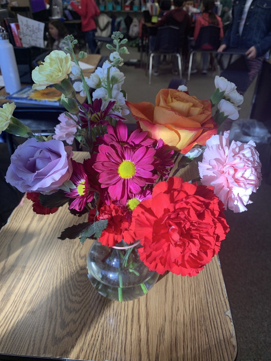 What a special surprise! My students spoiled me with a gorgeous bouquet of flowers to celebrate Teacher Appreciation Week! Thanks PTA for providing flowers for purchase! ⁦<a href="/FSESFriendship/">Friendship Elementary</a>⁩ ⁦<a href="/FsesPta/">FSES PTA</a>⁩