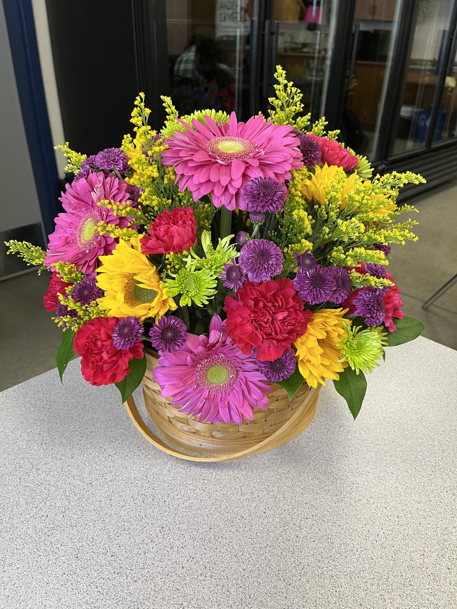 FloralBos's tweet photo. "Joyful Spring" Premium Arrangement https://t.co/EhDhDD7t7e