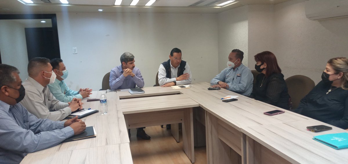 SNTE54mx's tweet photo. Una primera reunión de acercamiento y que trazará la ruta de trabajo, fue la realizada hoy con el Secretario de Gobierno, Álvaro Bracamonte Sierra, el Secretario General @ceballoscorral y los coordinadores de las Secretarías de Organización de las 10 Regiones sindicales. https://t.co/hkAk6XJvq1