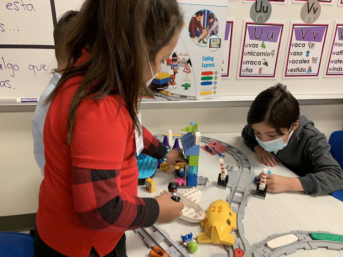 LittlesAtLee's tweet image. The Coding Express from @LEGO_Education is one of our favorites!! My students loved it! Thank you @JennaDubs17 #TechnologyWednesday #BeCreative #IISDPreK