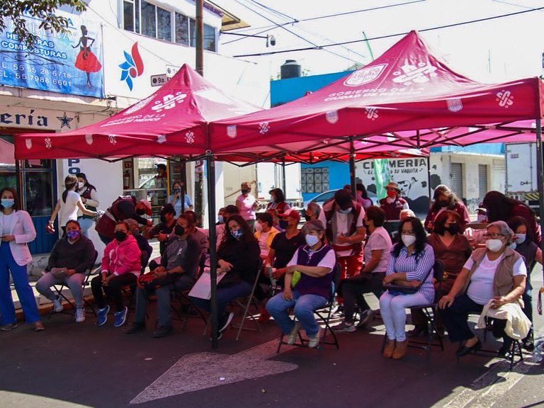 ParticipacionT's tweet photo. ¡Seguimos acercando La Feria del Bienestar a la alcaldía Tlalpan! Hoy estuvimos en la colonia Isidro Fabela  #AquíEnLaAlcaldíaTlalpan
Agradecemos a las vecinas y vecinos que participan en todos los servicios que ofrece el Gobierno de la Ciudad de México para su beneficio. https://t.co/eYyBLcfd21