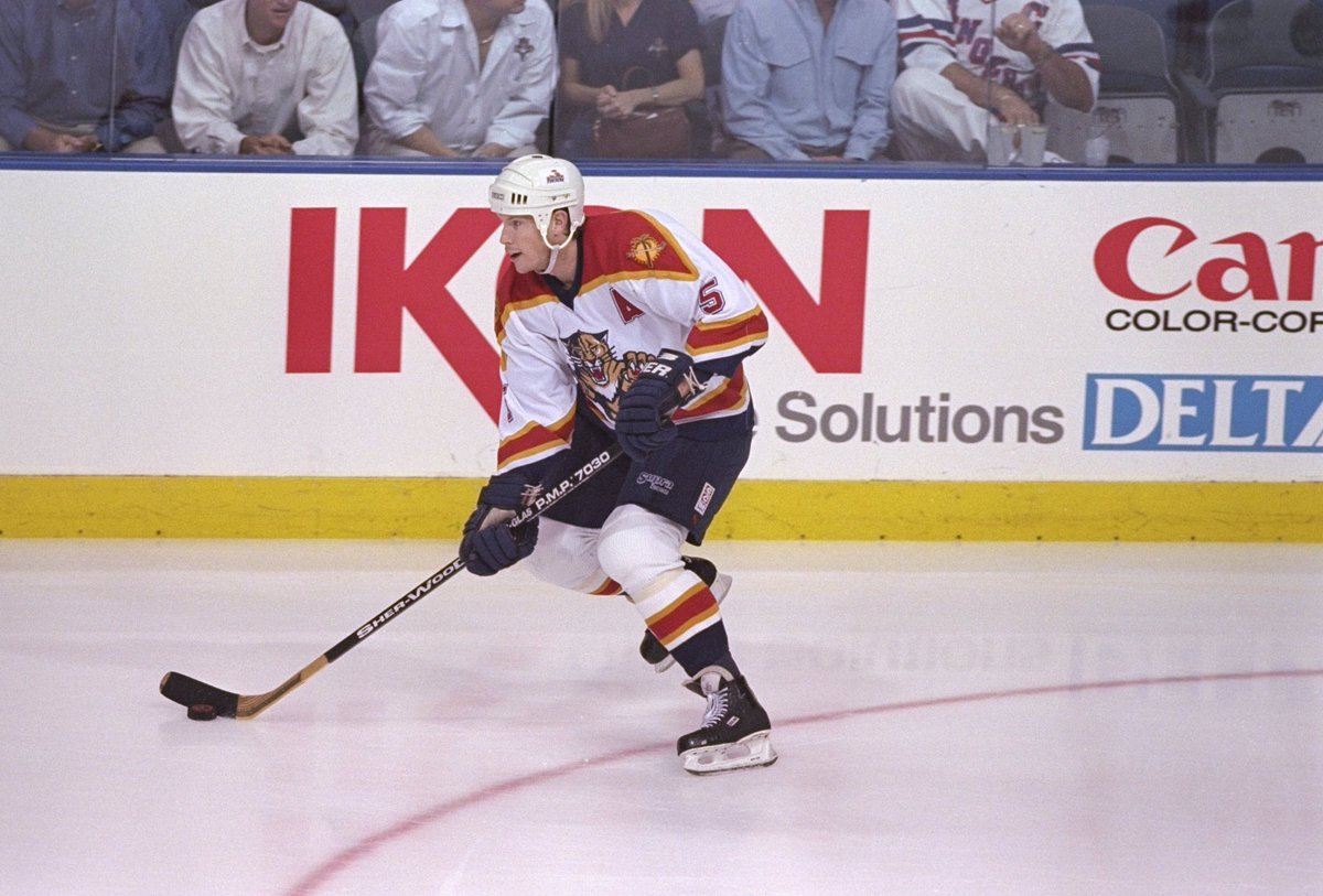 Happy birthday to former Florida Panthers defenseman Gord Murphy! He was drafted in 1985 by the Philadelphia Flyers & made his #NHL debut in 1988. From 1993-1999 he played 410 #FlaPanthers games with 42 goals, 100 assists for 142 points. He was a Cats assistant coach. #TimeToHunt https://t.co/ibbplopSL0