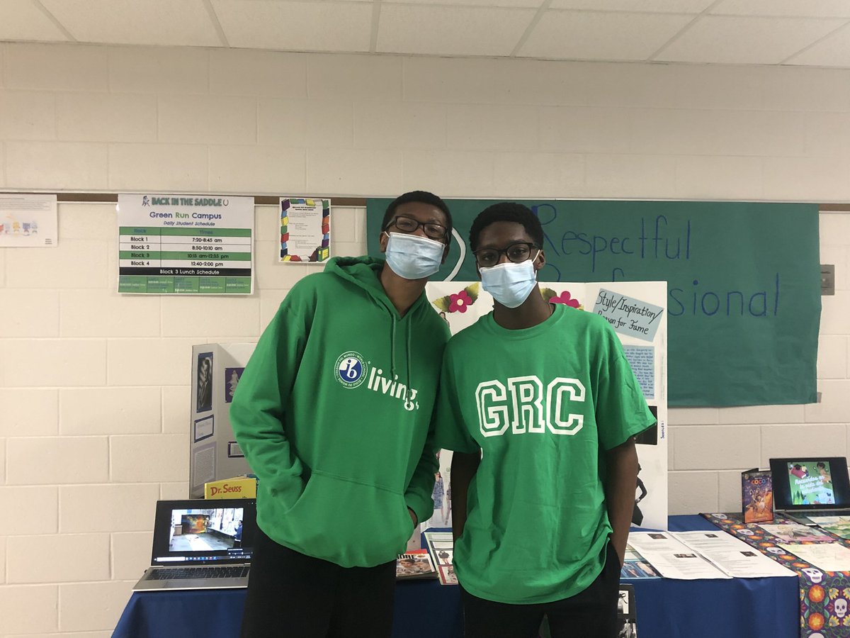 LuizaHyman's tweet photo. These 2 amazing students did such a great job representing their French and Spanish class at the New Student registration event! So proud of both of them! Your future is bright James and Chris! @grcollegiate https://t.co/1ohi1yzoTZ