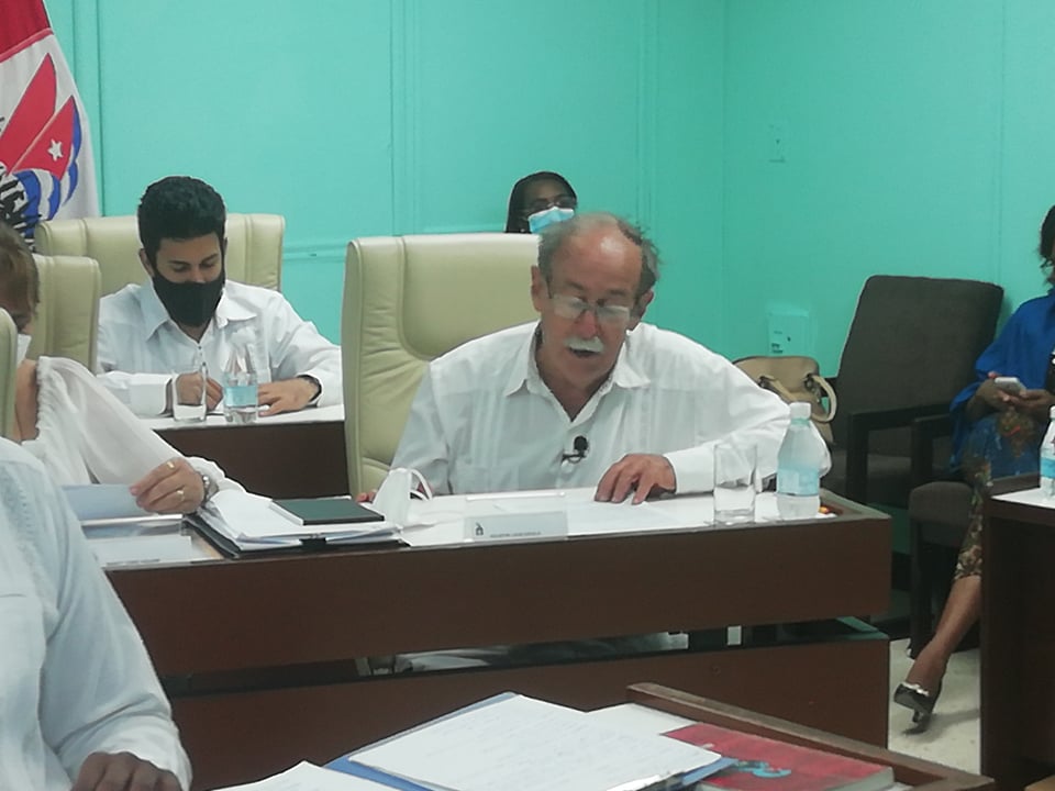 PartidoPCC's tweet photo. #Cuba "Tenemos que saber que hay que seguir resistiendo y además, desarrollar creativamente nuestra economía y nuestro modelo de sociedad, aún con el bloqueo. Y en el siglo XXI esa economía tiene que estar basada en el conocimiento y en la ciencia", destacó el científico cubano https://t.co/TvBBgRvtlj