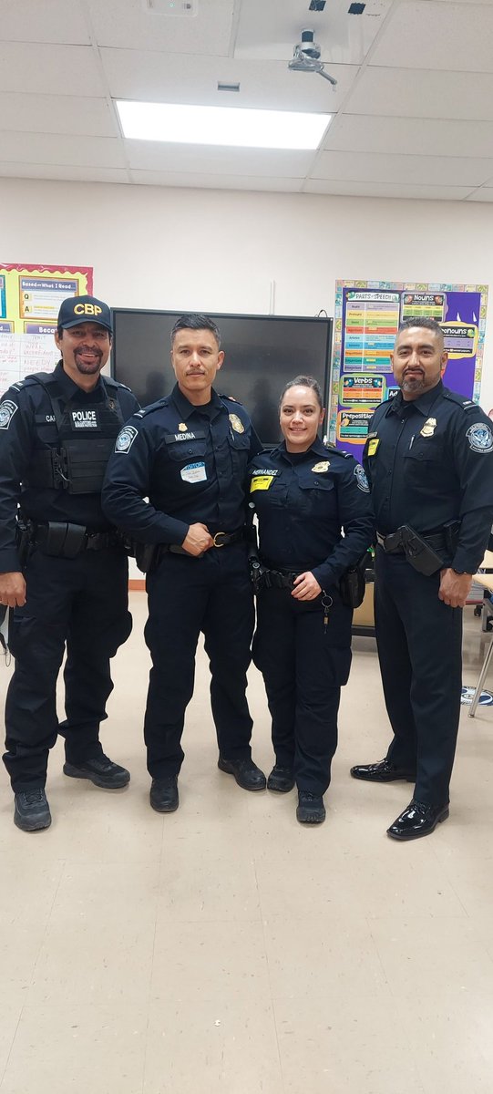 sbgonzalez201's tweet photo. Thank you US Customs Agents for sharing your career experiences with our students. All four proud San Elizario HS Alumni!! @GEMS_Middle #SEISDCommunityofChampions @gems_pbis https://t.co/RUbk6EWDAw