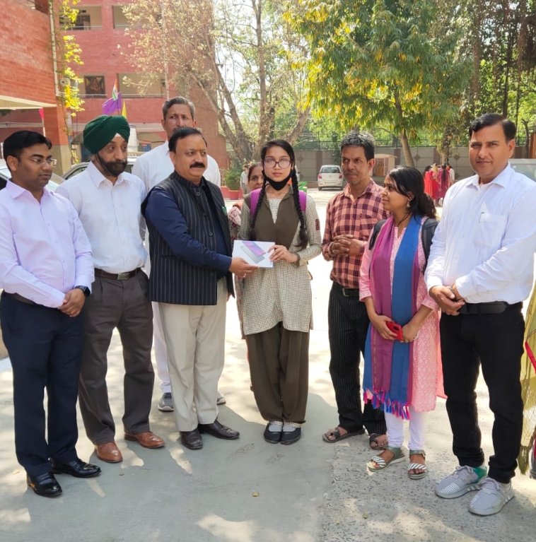 Harpreet0801's tweet photo. "Dream on 
Dream on
Dream until your
dreams come true"

For our #NEET aspirants @AvantiFellows are really fueling the dreams by giving free coaching and now  a #tablet !!
Kumkum of class XII  @1618003possang1 
@msisodia
@gupta_iitdelhi
@shail2018 
@PbpandeyB 
@sakshi_yadav04 https://t.co/slr1GzJno4