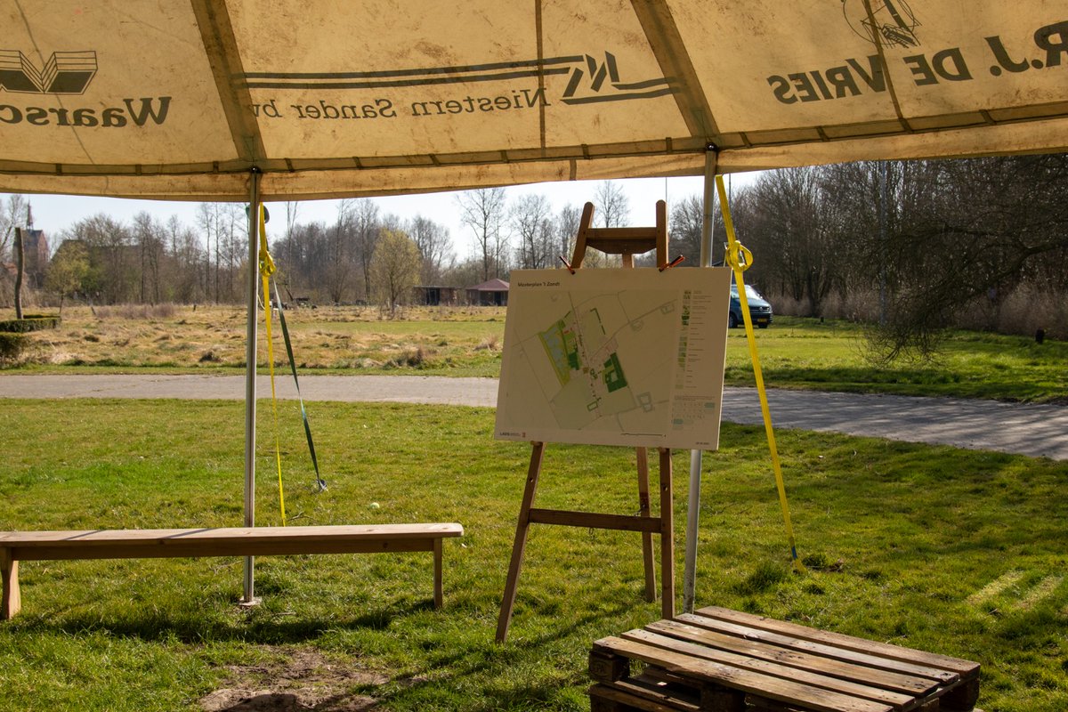 Overhandiging van het Ontwikkelingsvisie Groen &amp; Landschap 'tZandt en een prè- opening voor "Rijkdom achter Dijken"
<a href="/provgroningen/">Provincie Groningen</a>  <a href="/Eemsdelta/">Gemeente Eemsdelta</a> <a href="/Alfacollege/">Alfa-college</a> <a href="/Noorderpoort/">Noorderpoort</a>  <a href="/Noorderzijlvest/">Waterschap Noorderzijlvest</a> <a href="/staatsbosbeheer/">Staatsbosbeheer</a> <a href="/Fivelingo_LTO/">LTO Noord Fivelingo</a> <a href="/GroningerHavens/">Groningen Seaports</a>  <a href="/dbtzandt/">Dorpsbelangen TZandt</a> <a href="/LAOSlandschap/">LAOS Landschapsarchitectuur</a>
📷Daphne Vegter