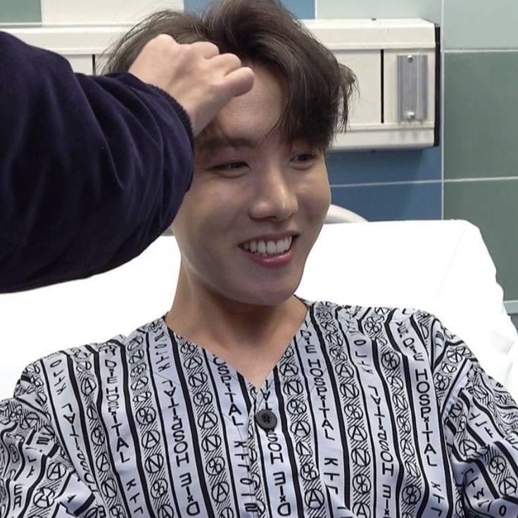 j94shope's tweet photo. my bby😢 GET WELL SOON HOSEOK ILYSM https://t.co/qCOiXbO0qW