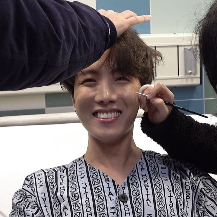 j94shope's tweet photo. my bby😢 GET WELL SOON HOSEOK ILYSM https://t.co/qCOiXbO0qW