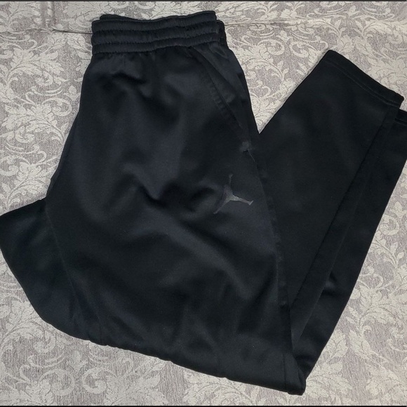 vintagefunk82's tweet photo. So good I had to share! Check out all the items I'm loving on @Poshmarkapp #poshmark #fashion #style #shopmycloset #veryj #tulle #nike: https://t.co/Ax2T6mnH0E https://t.co/IBwdQOPr8o