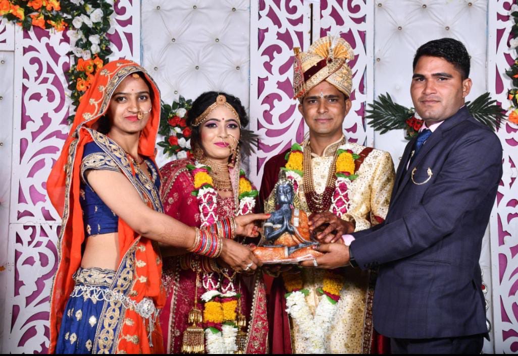 CSC VLE MINAKSHI KANDEL
AND GHANSHYAM KANDEL marriage set an example for youth - No Dowry    -/ May God bless both of you 🙏🙏