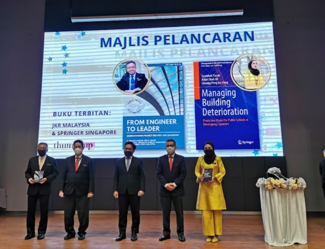 23/3/2022 - PELANCARAN BUKU oleh YBhg. Datuk Ir. Hj Mohamad Zulkefly, KPKR JKR. Buku:

1)FROM ENGINEER TO LEADER - Understanding Project Delivery &amp; Leadership, Ir. Shamsulakmar

2)MANAGING BUILDING DETERIORATION, Sr Dr. Syamilah

<a href="/IrZulkefly/">Mohd Zulkefly S</a>
<a href="/shamsulakmar_/">Shamsul A Munir</a>
<a href="/Syemiiy/">Syamilah</a> 
<a href="/JKRMalaysia/">JKR Malaysia</a>