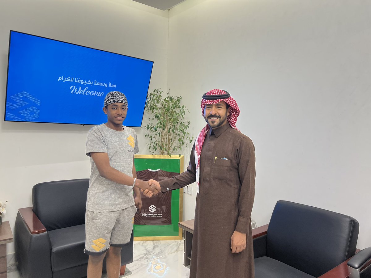 s_alghaslan's tweet photo. 🤩|تشرفت الشركة بزيارة الفائزين في جوائز الحضور الجماهيري في مباراة شريكنا @aljabalainFC #الجبلين_الدرعيه .

🤎|ألف مبروك ، متمنين لشريكنا #الجبلين وجماهيره التوفيق والنجاح.

#شركة_سعود_الغسلان_العقارية https://t.co/2KCDGEGEgZ
