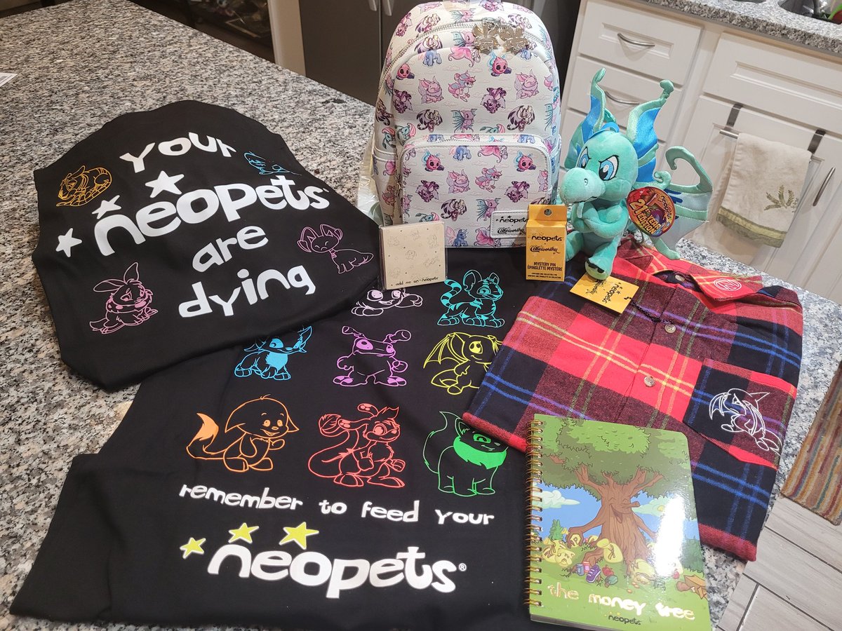 RivaloWolf's tweet photo. I got this super sweet package in the mail from @neopets and @cakeworthystore today π€©. So honored to be apart of your #IllusenDay celebration, can't wait to wear these out and about! https://t.co/8ZTcxvhGJ4
