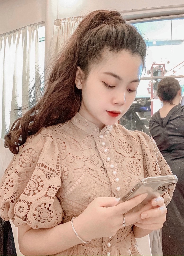 LizLolly's tweet photo. Bình mình ơi dậy chưa , cf sáng với e được không https://t.co/WvI49jp4dN