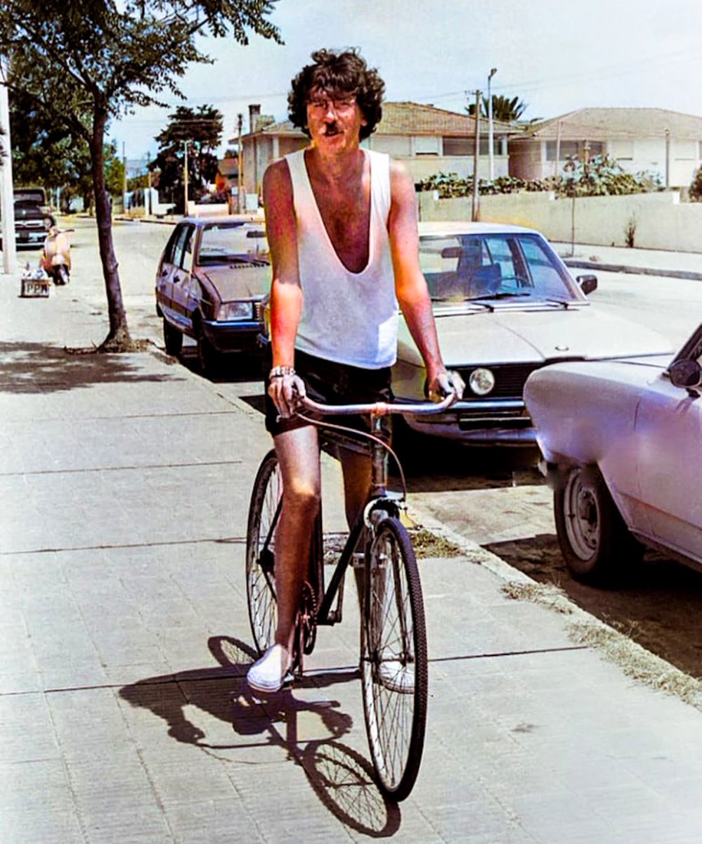 ImagenRetro's tweet photo. Charly García, 1981. https://t.co/JIuiAz733d