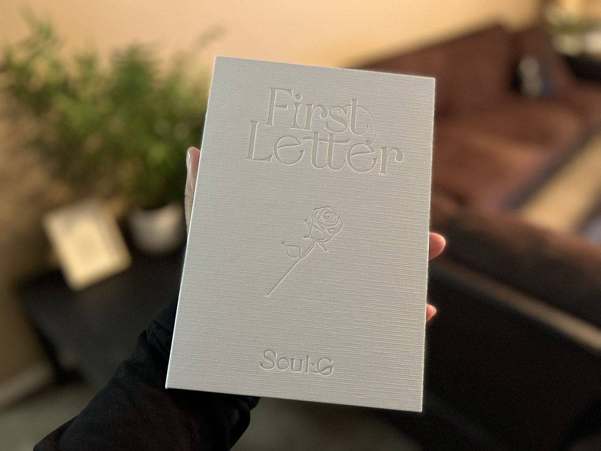 BRIxMELO's tweet image. Came home from work and this was waiting for me… it’s so beautiful 😍
#SoulG #FirstLetter #솔지 #EXID #Solji 
@EXIDjpofficial @EXIDofficial