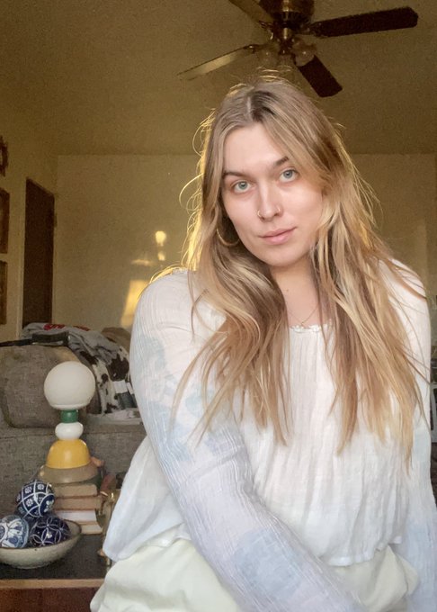 Watch sky 🎀🏳️‍⚧️'s leaked NSFW photo on TwXstars