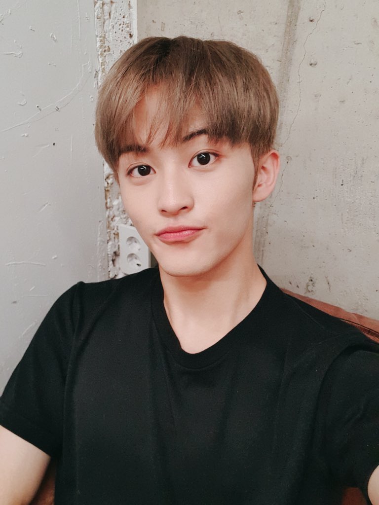 Mark lee nct. Mark lee parents nct. Mark lee. Superm mark фото. Mark lee.